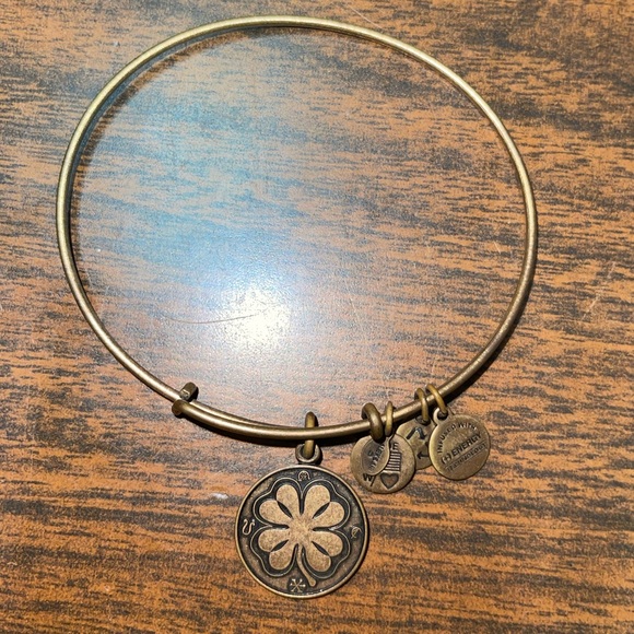 Alex and Ani Four Leaf Clover Gold Bangle 🍀 - Picture 1 of 2